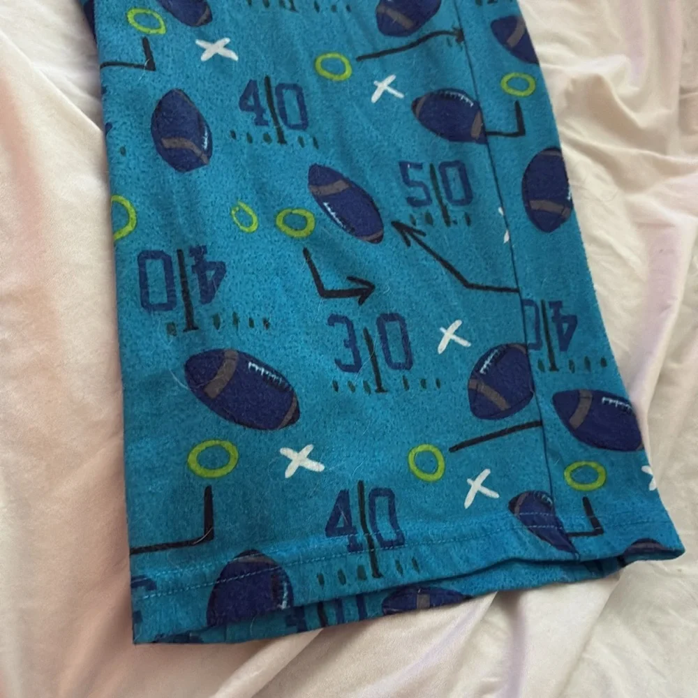 Boys Football Theme PJs. Size 12/14 Large - Picture 10 of 11